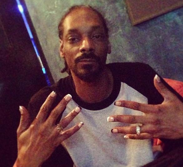 Snoop Lion - french manicure